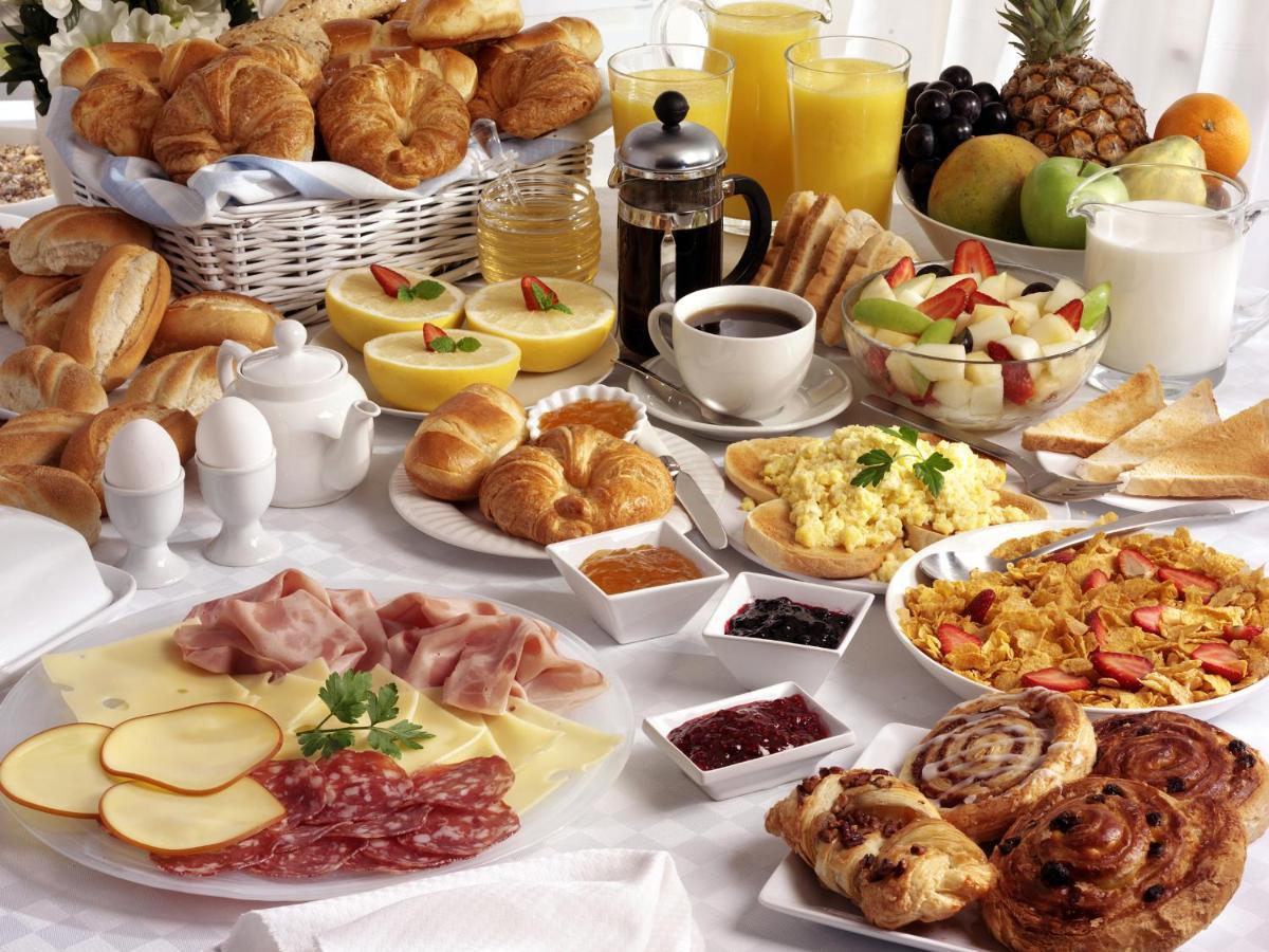 Crowne Plaza - West Cairo Arkan By Ihg 6th of October City Exterior foto A continental breakfast