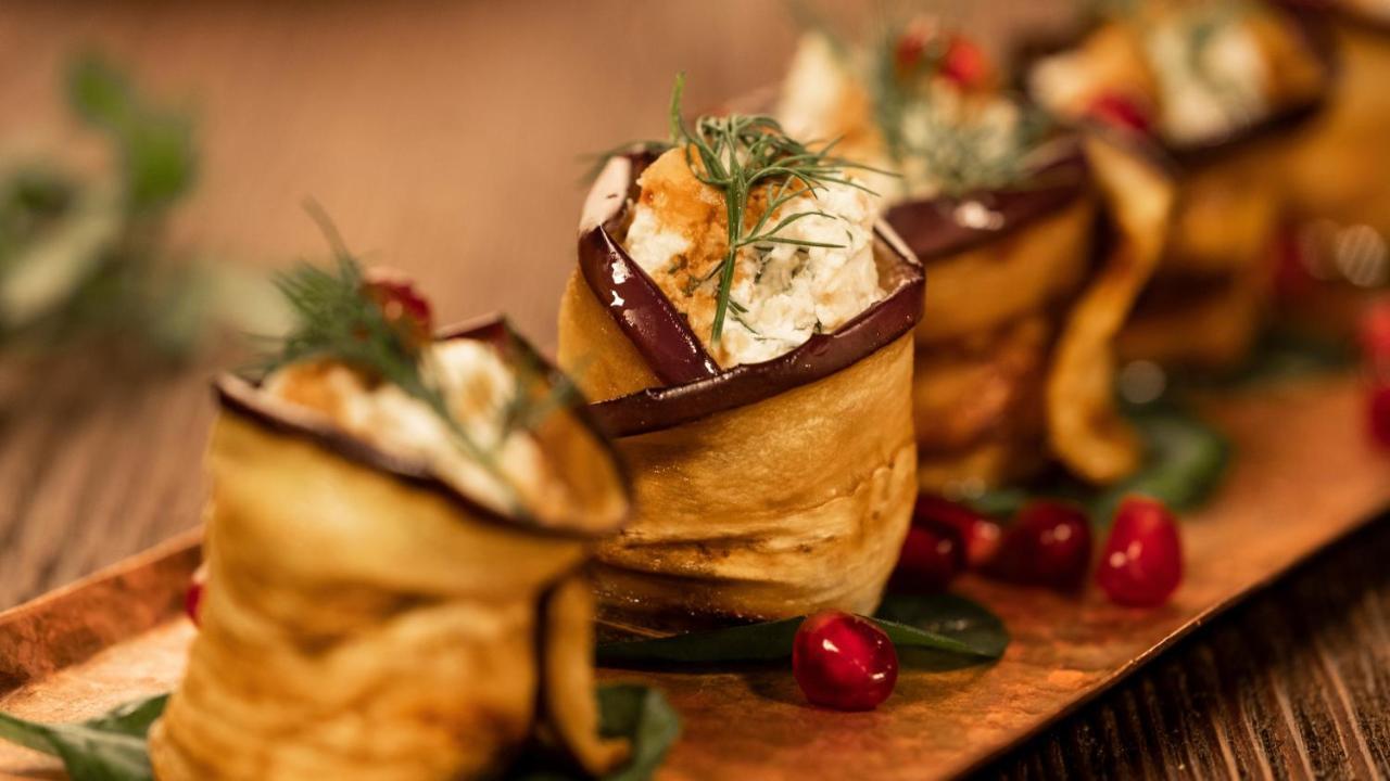 Crowne Plaza - West Cairo Arkan By Ihg 6th of October City Exterior foto Eggplant stuffed with goat cheese